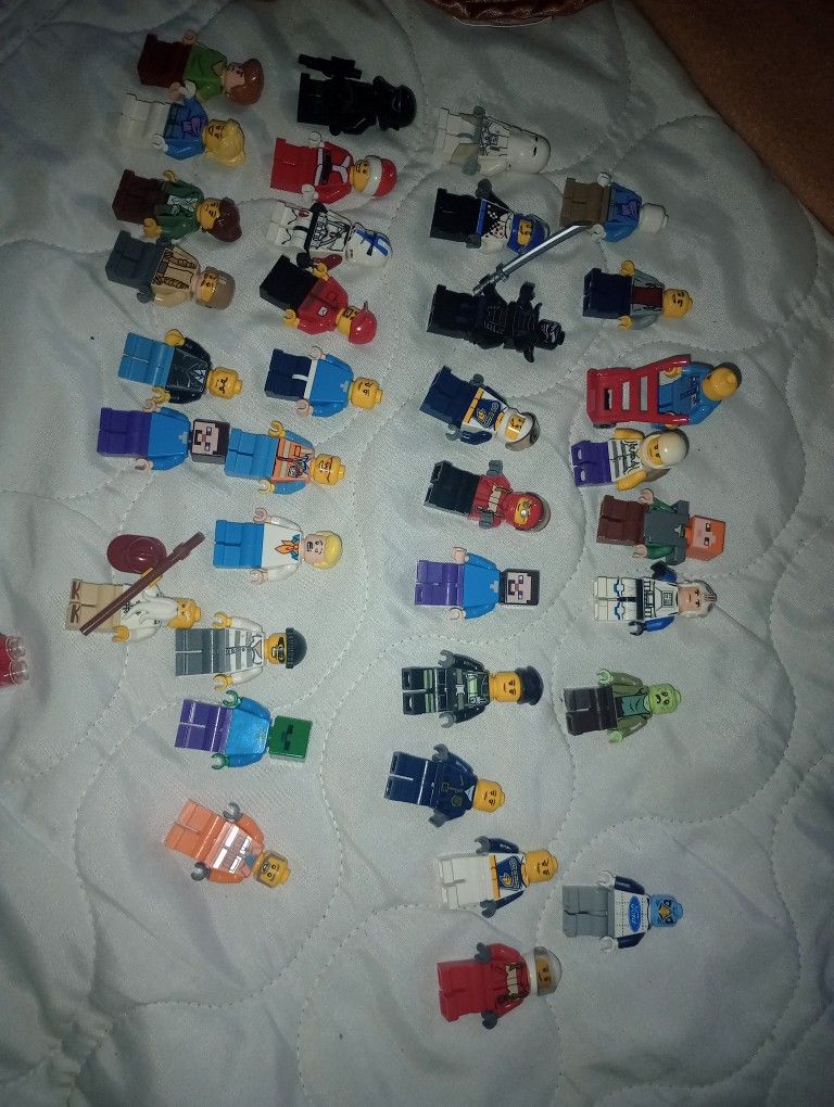 40 Lego People