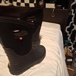 New: Never Worn Girls Boggs Rain Boots