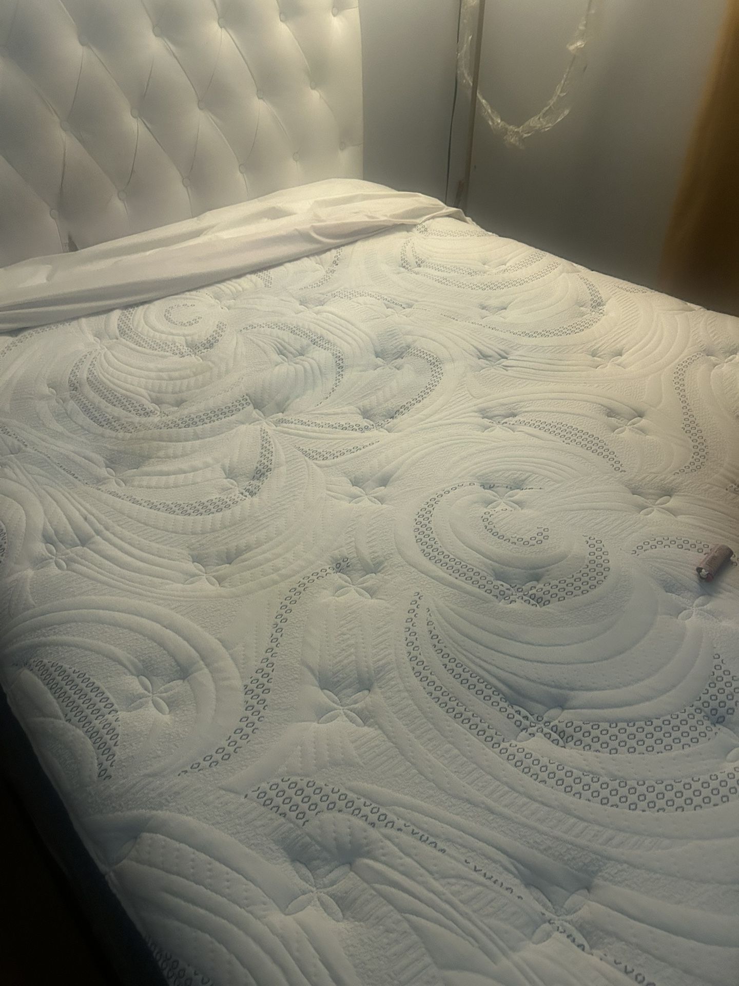 Queen Serta Bed