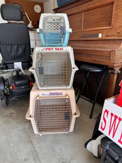 Petmate Pet Carriers / Kennels / Crates