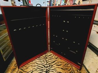 Showcases To Go Jewlery Display Case "H" Honorable