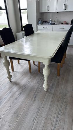 Kitchen/Dining Table