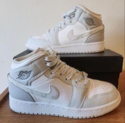 Air Jordan 1 Mid Grey Camo size 5y