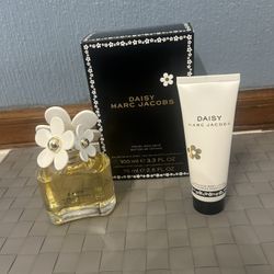 One Set. Marc Jacob Perfume Set