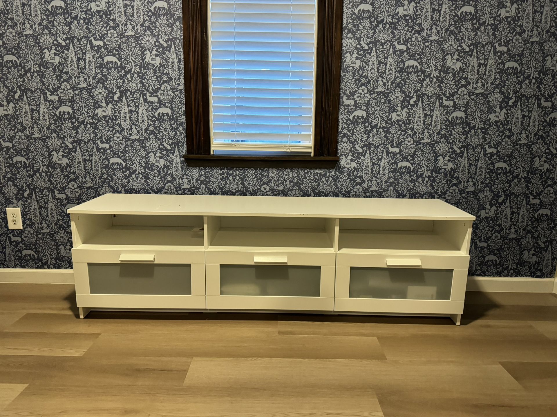 Cute IKEA TV Unit w/drawers
