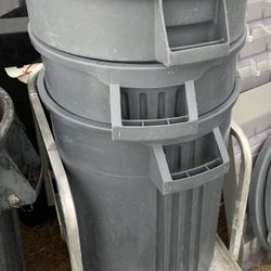 3 Brute Trash Cans 