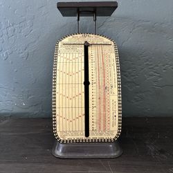 Vintage/ Antique “IDL” 1940’s/ ‘50s Postal Scale. Good Working Condition.