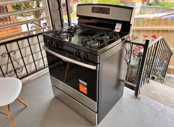 Amana- 5 cu. ft. 30 in. 4-Burner Freestanding Gas Range with Self-Cleaning