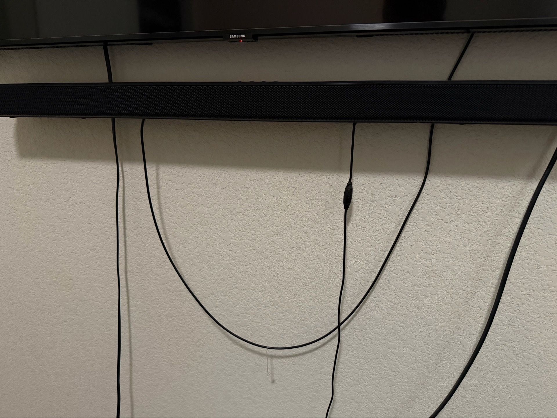 Samsung soundbar and Samsung subwoofer with remote great sounding