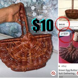 $10 Vintage cute Wicker Buttock Doble lid Basket in great condition