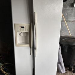 HotPoint Refrigerator FREE PICKUP