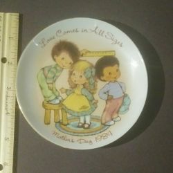 1984 Mother's Day Plate Avon Love Comes In All Sizes Children Small Vintage Collectible Gift Holiday Mom 