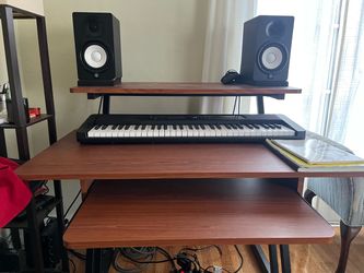Music workstation desk (On-Stage WS7500)