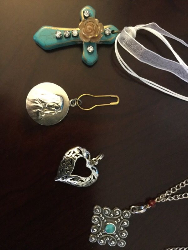 Accessorize with Silver Pendant & necklaces 🎁🎈❤️