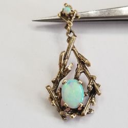 Pendant 14kt Yellow Gold And Opal