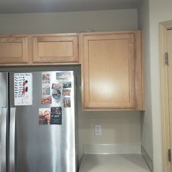 Kitchen cabinets and stove. 300 obo. must  get them by  3 pm today