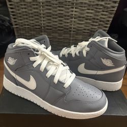 AIR JORDAN 1 MID BG (Open To offers)