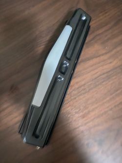 Holes puncher