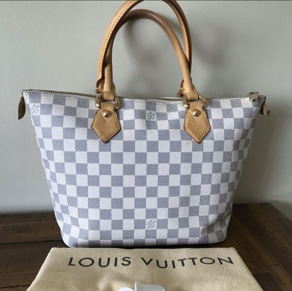 Authentic Louis Vuitton tote for Sale in Lake Worth, FL - OfferUp