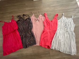 Ladies’ Lot Of 3 Dresses & 2 Rompers