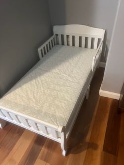 Toddler bed