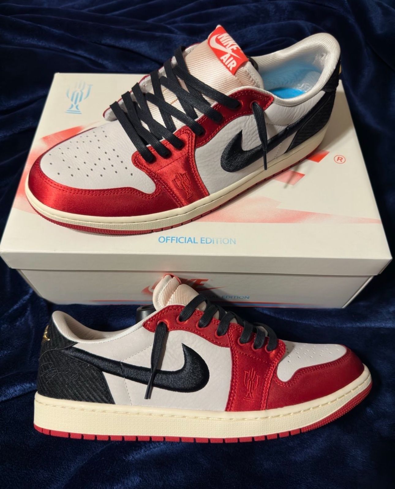 Jordan 1 Low “Trophy Room Away” Size 13