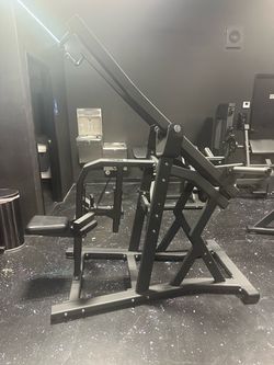Large Plate-Loaded Back/Pull Machine