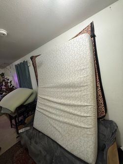 Queen Size Mattress memory foam