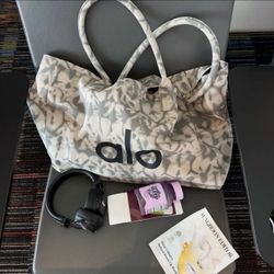 ALO Yoga Gray Tie-Dye Canvas Cotton Large Tote Bag For Travel & Gym Carry-On