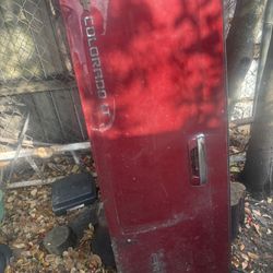  2015–2022 Chevy Colorado LT Tailgate OEM – $250”