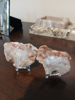 CHALCEDONY ROCK DISPLAY