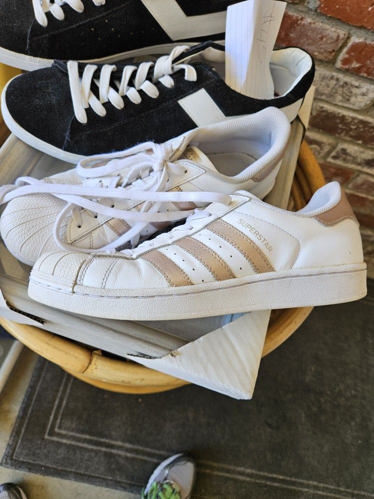 ADIDAS TENNIE SHOES 