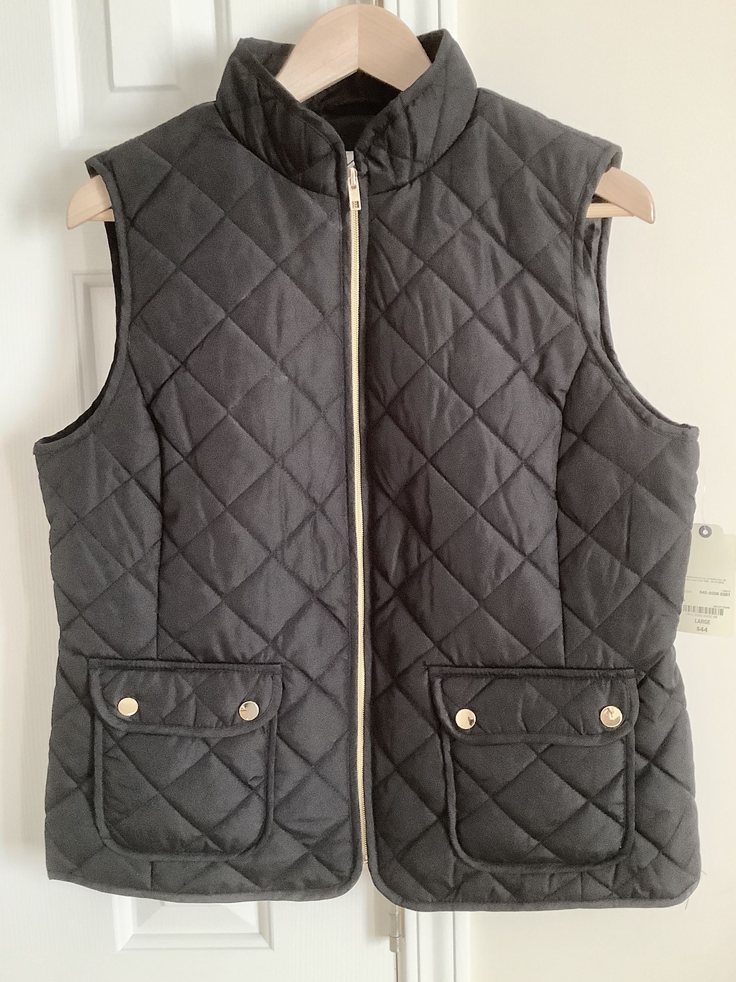 🎁 St John’s Bay Women Quilted Vest Large Black w/ Gold Full Zip Pockets NWT $44