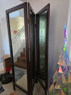 Tri fold 3 panel standing mirror
