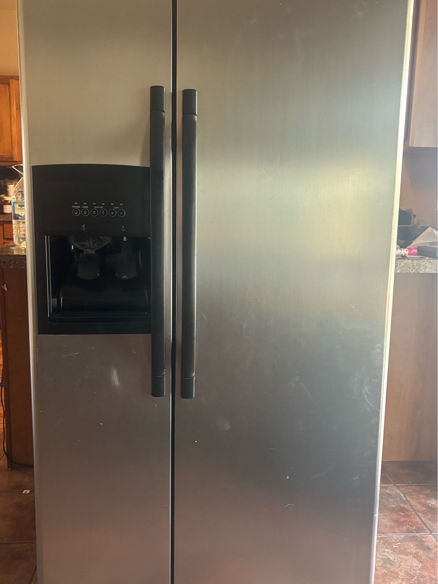 Whirlpool Refrigerator with ice maker and water dispenser