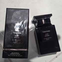 TOM FORD 
Oud Wood Eau de Parfum 3.4 oz
