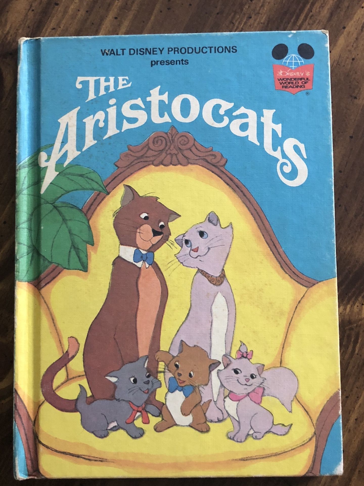 Vintage Disney Book!!! The Aristocats !!!