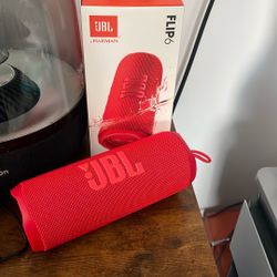 JBL Flip 6. Speaks & Bose. Soundlink Mini 