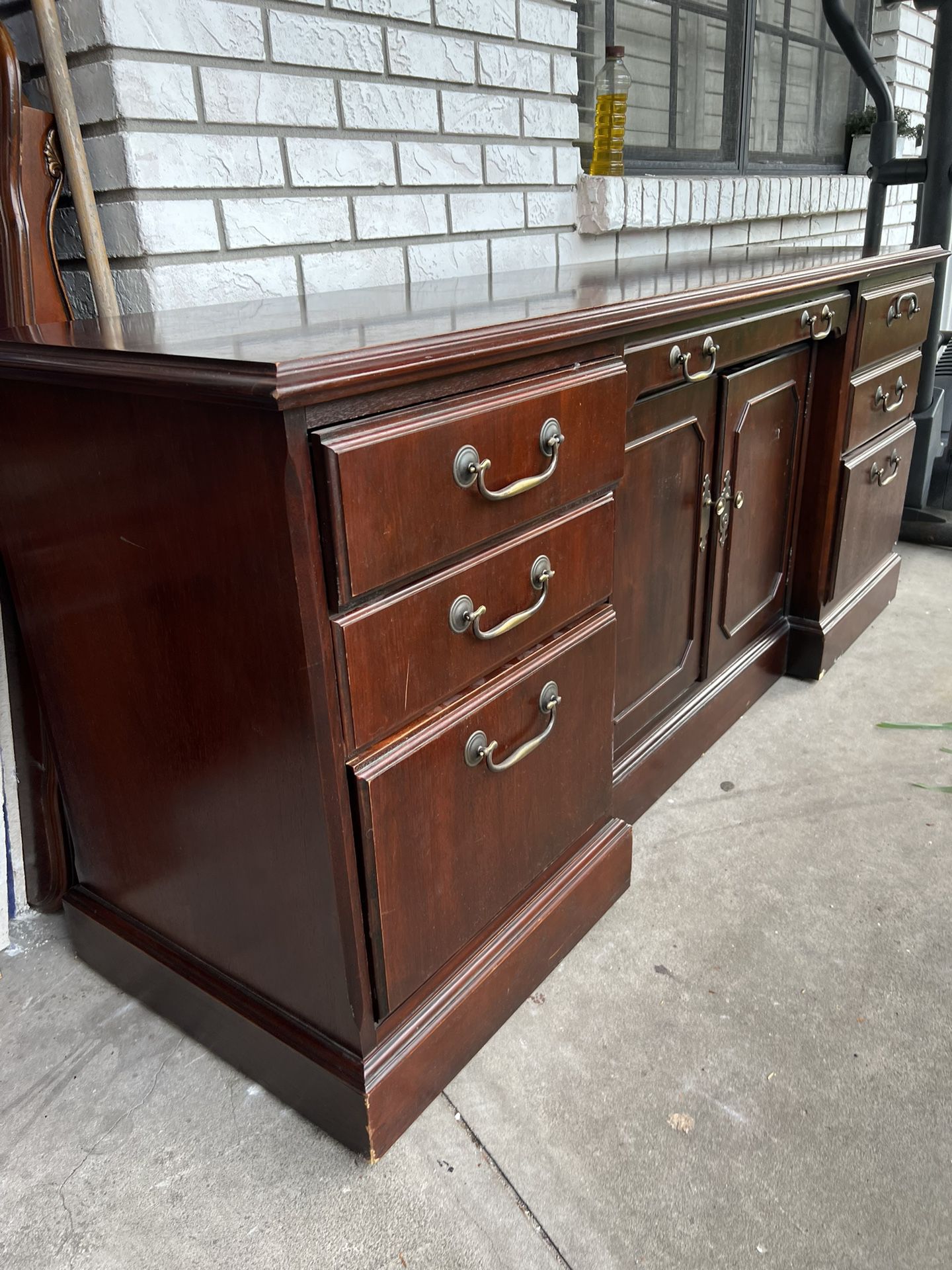 Hutch/Credenza Buffet Real Wood Strong Heavy Excellent Condition$150  68.5 by 20 by 30