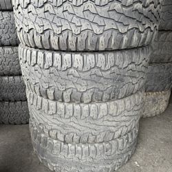 Vendo Set De Llantas 285/70/R17 Instaladas Y BALANCEDAS Las 4 Goodyear Por $200