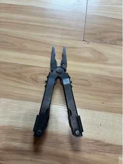 Gerber multi tool.