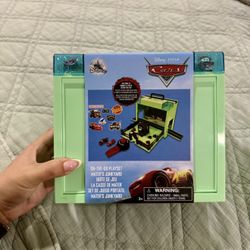 Disney Pixar Cars On-The-Go Playset – Mater’s Junkyard 