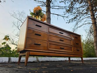MARVELOUS Mid Century Modern Dresser 9 Drawers Vintage