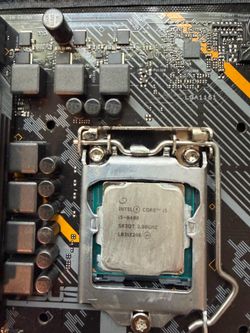 ASUS TUF B360M-PLUS Gaming S with a Intel Core i5-8400 and 8gb ddr4