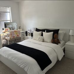 White Queen Bedroom Set With 2 Matching Nightstands