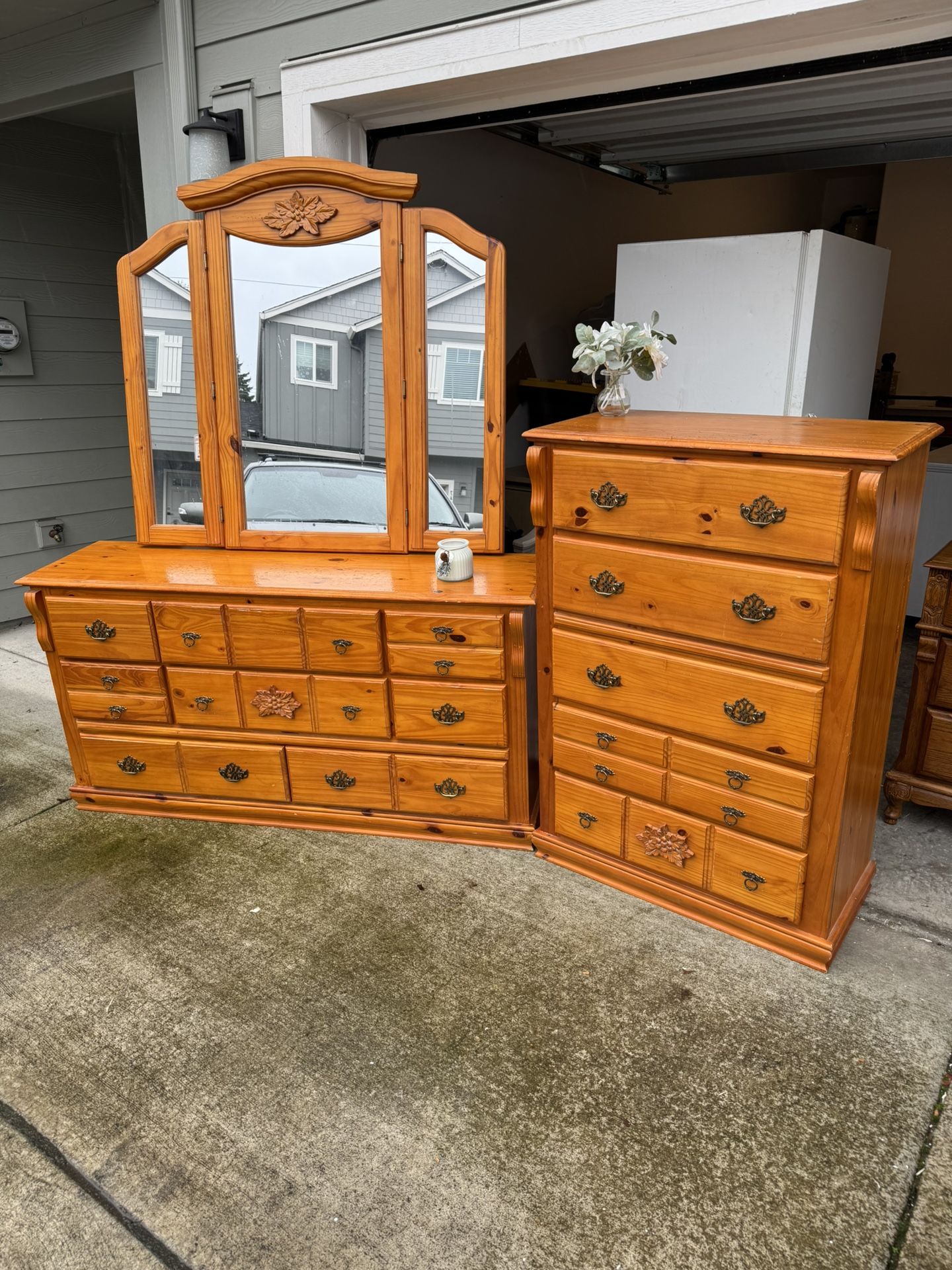 Set Of 2 Dressers And Mirror