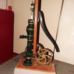 VINTAGE DIECAST DYECAST DYE CAST METAL TABLE TOP DECOR COLLECTABLE 