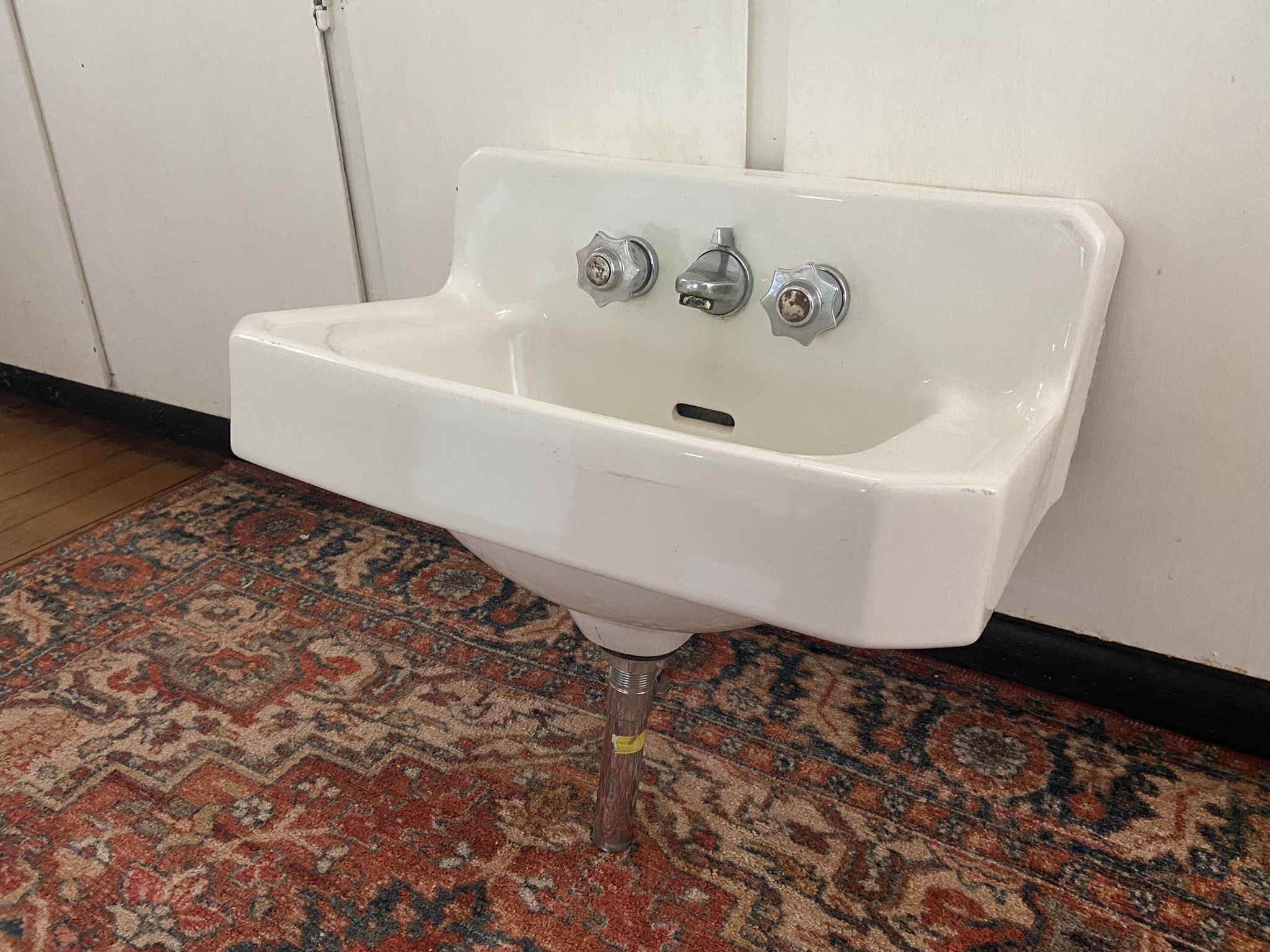 Vintage Bathroom Sink. Standard
