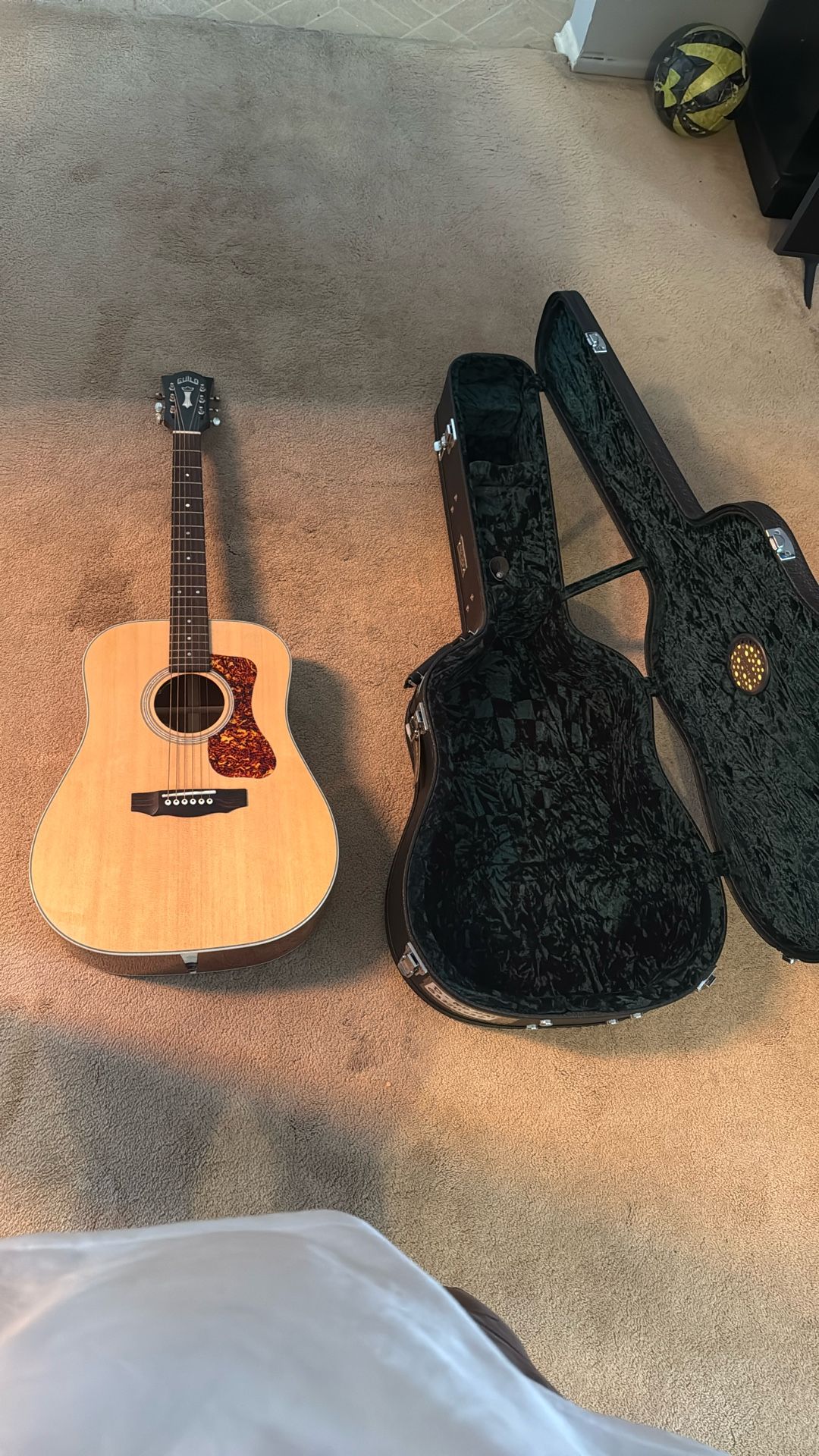 Guild D-140 Guitar, With Humidified Case