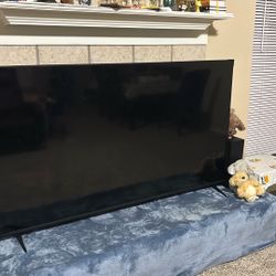 Insignia 75 Inches TV